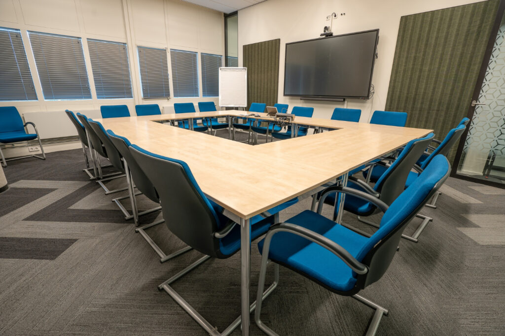 Book Conference Rooms Near HUDA City Centre Gurugram